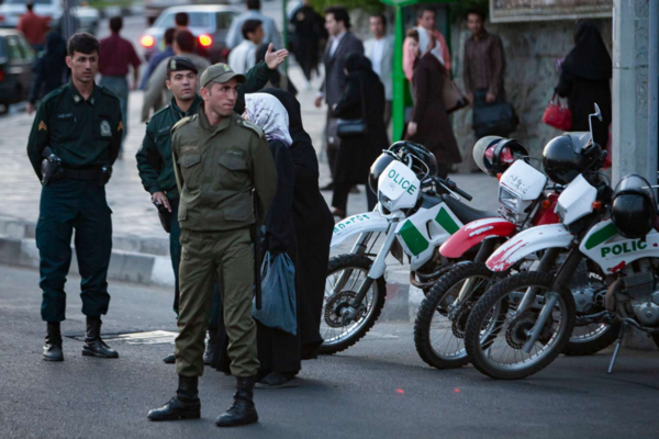 Ιράν: 30χρονος πυροβόλησε και σκότωσε 12 μέλη της οικογένειάς του