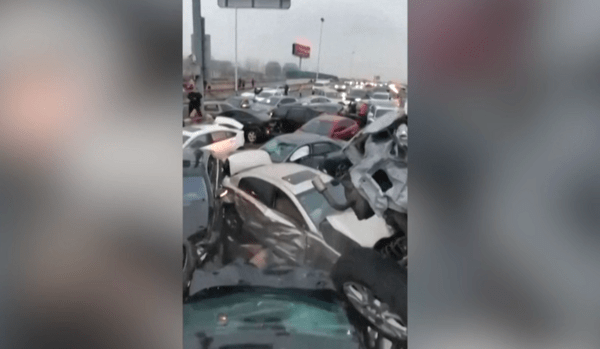Καραμπόλα 100 αυτοκινήτων στην Κίνα- 9 άτομα τραυματίστηκαν