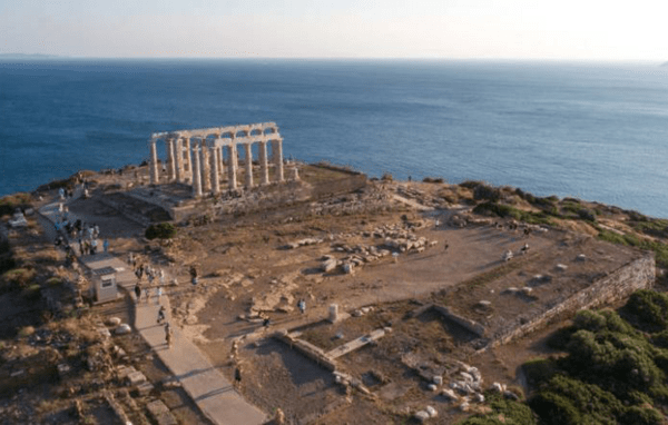 Η Ελευθερία Ντεκώ σχεδιάζει το νέο φωτισμό ανάδειξης του Ναού του Ποσειδώνα στο Σούνιο