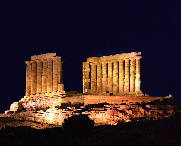 Η Ελευθερία Ντεκώ σχεδιάζει το νέο φωτισμό ανάδειξης του Ναού του Ποσειδώνα στο Σούνιο