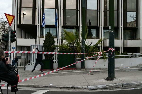 Απεργία-Τέμπη: Εικόνες από τα επεισόδια σε Αθήνα και Θεσσαλονίκη