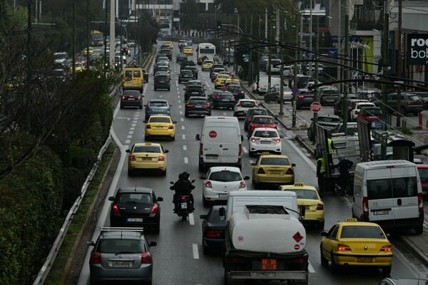 Κίνηση τώρα: Δείτε σε ποιους δρόμους υπάρχουν προβλήματα - Live χάρτης