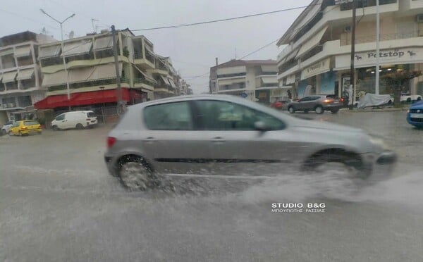 Κακοκαιρία– Ναύπλιο: Πλημμύρισαν δρόμοι και καταστήματα από σφοδρή καταιγίδα