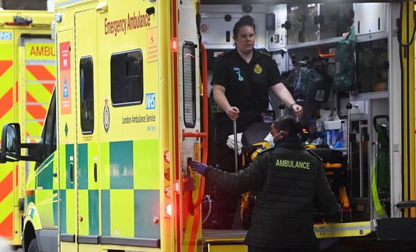 Πυροβολισμοί στο Λονδίνο: Τουλάχιστον τρεις τραυματίες - Aνθρωποκυνηγητό για τη σύλληψη του δράστη