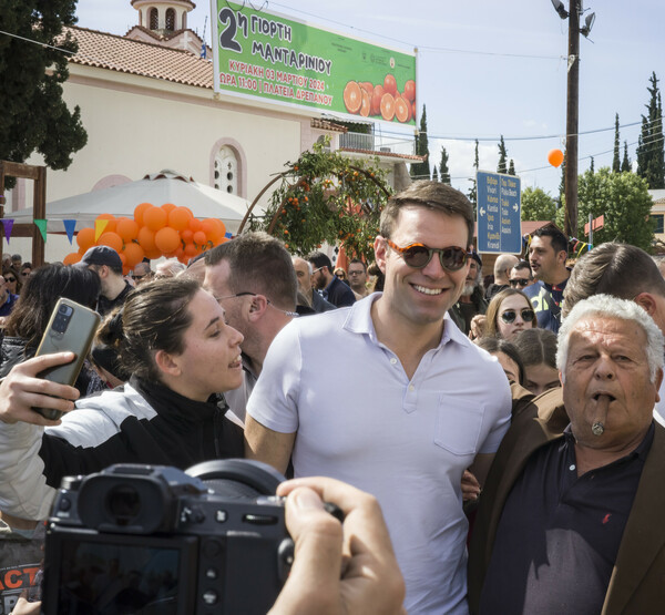 Ο Στέφανος Κασσελάκης στη γιορτή μανταρινιού 