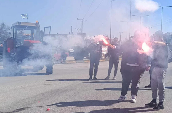 Νέες κινητοποιήσεις στα Τρίκαλα - Με τρακτέρ και πυρσούς στον κόμβο Μεγαλοχωρίου οι αγρότες