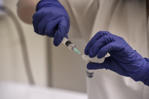 Γερμανός εμβολιάστηκε 217 φορές κατά του κορονοϊού - Τι έδειξαν οι εξετάσεις του