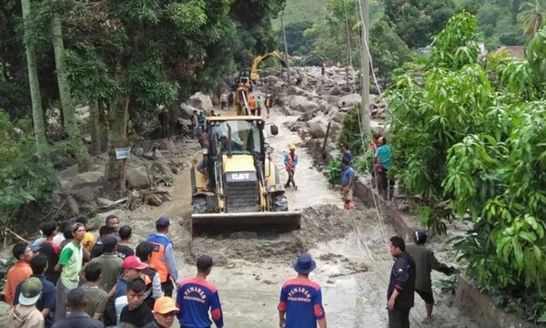 Ινδονησία: Τουλάχιστον 18 νεκροί και 5 αγνοούμενοι από πλημμύρες στο νησί Σουμάτρα