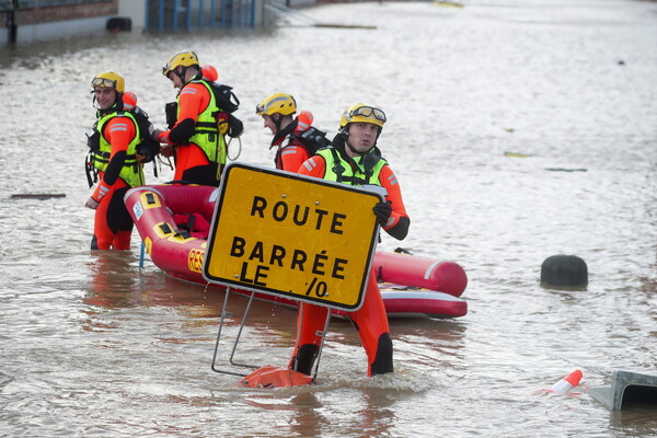 Επτά αγνοούμενοι στη νοτιοανατολική Γαλλία από τις σφοδρές καταιγίδες 