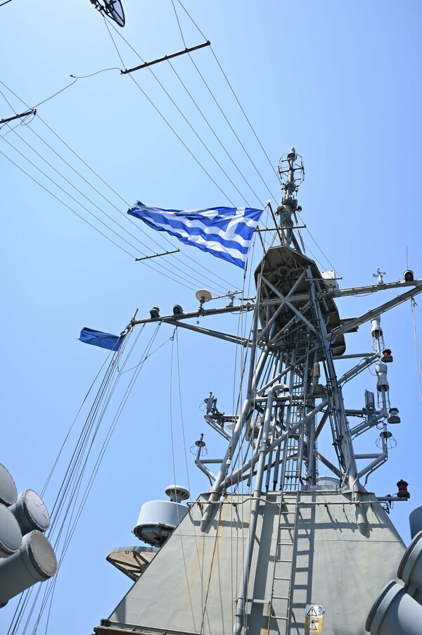 Ύδρα: «Η ελληνική σημαία στο Άντεν, προστατεύετε τα εθνικά συμφέροντα» λέει ο Δένδιας