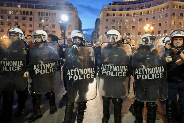 Σταύρωση και αποκαθήλωση στη Σαλονίκη 