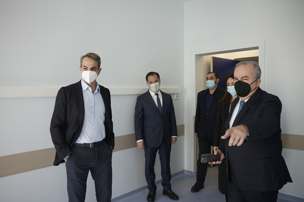 Μητσοτάκης στο νοσοκομείο «Μεταξά»: 80 νοσοκομεία και 156 κέντρα υγείας αλλάζουν όψη