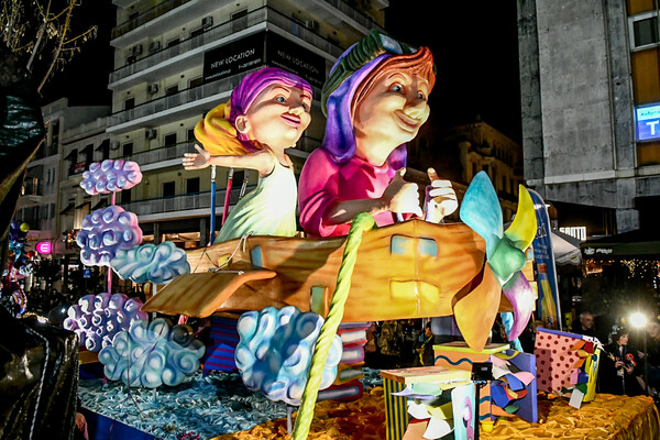 Πάτρα: Πάνω από 60.000 στο καρναβάλι - Κορυφώνονται οι εκδηλώσεις