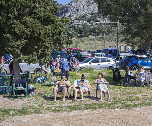 Κούλουμα στην παραλία της Καραθώνας