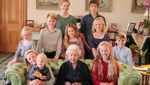 Η Κέιτ Μίντλετον έκανε photoshop και σε άλλη φωτογραφία με τα παιδιά της και τη βασίλισσα Ελισάβετ, λένε από το Getty