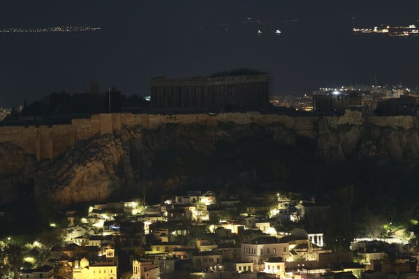 Ο Παρθενώνας έσβησε τα φώτα του για την «Ώρα της Γης»