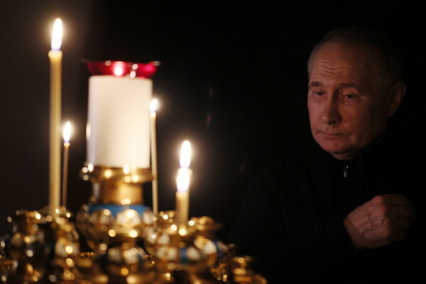 Τρομοκρατική επίθεση στη Μόσχα: Ο Βλαντίμιρ Πούτιν άναψε ένα κερί στη μνήμη των νεκρών
