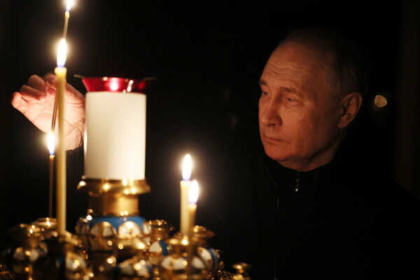 Τρομοκρατική επίθεση στη Μόσχα: Ο Βλαντίμιρ Πούτιν άναψε ένα κερί στη μνήμη των νεκρών