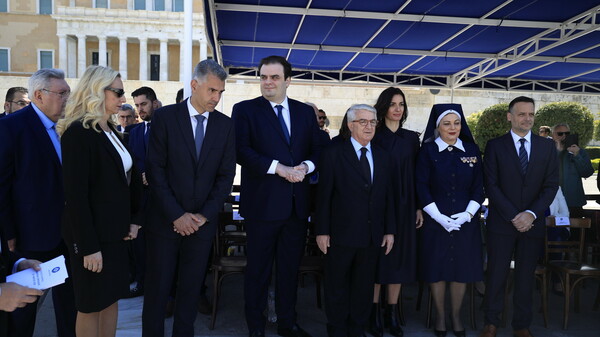 25η Μαρτίου: Πλήθος κόσμου παρακολούθησε τη μαθητική παρέλαση στην Αθήνα