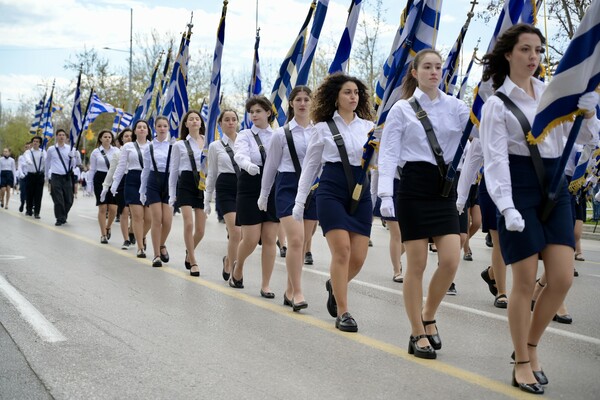 Θεσσαλονίκη: Κορυφώθηκαν οι εκδηλώσεις για την 25η Μαρτίου με την παρέλαση στην παραλιακή