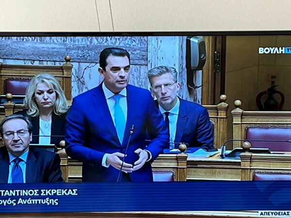 Πρόταση δυσπιστίας: Όταν το κανάλι της Βουλής μπέρδεψε τον Σκρέκα με τον... Σκέρτσο
