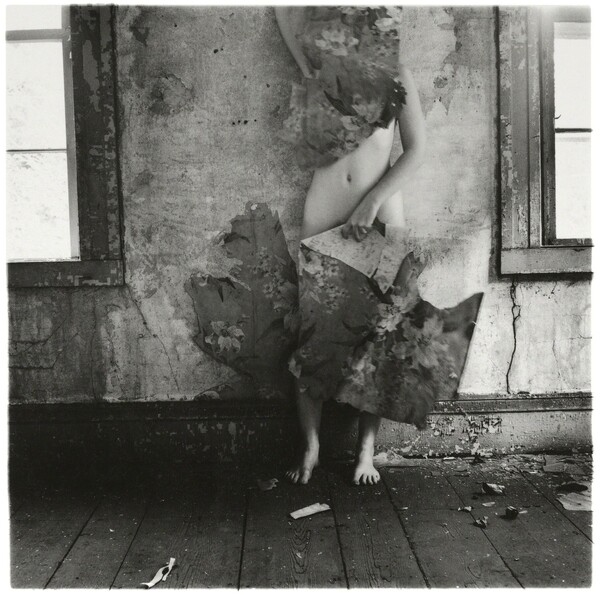 Francesca Woodman: Μια σύντομη ζωή, ένα έργο που επηρεάζει του καλλιτέχνες σήμερα, περισσότερο από ποτέ