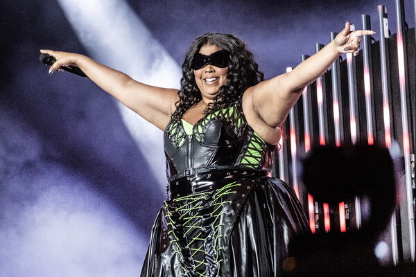 Lizzo: «Παραιτούμαι» έγραψε στο Instagram- Το body shaming και οι μηνύσεις για σεξουαλική παρενόχληση