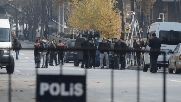 Ένας νεκρός και 12 τραυματίες στο περιθώριο των δημοτικών εκλογών στην Τουρκία