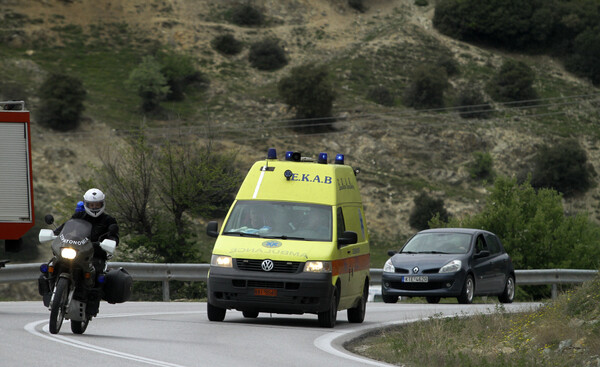 Λευκάδα: Σε κρίσιμη κατάσταση νεαρός που έπεσε από τον 3ο όροφο πολυκατοικίας