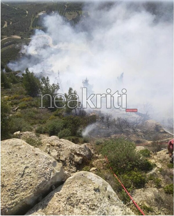 Φωτιά στα Πιέρια όρη: Ενισχύθηκαν οι επίγειες δυνάμεις