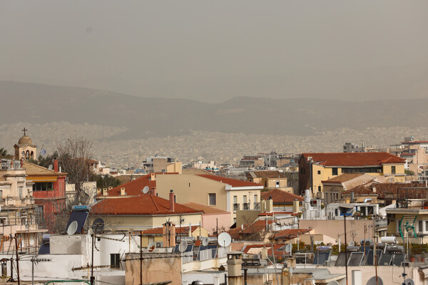 Καιρός: Ο πιο θερμός Μάρτιος φεύγει με 30°C - Επιμένει η ζέστη και η αφρικανική σκόνη