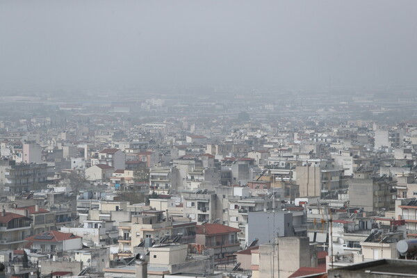 Καιρός: Ο πιο θερμός Μάρτιος φεύγει με 30°C - Επιμένει η ζέστη και η αφρικανική σκόνη