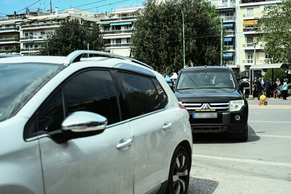 Γυναικοκτονία στους Αγίους Αναργύρους: Στην ανακρίτρια ο δράστης - Επεισόδια κατά τη προσαγωγή του