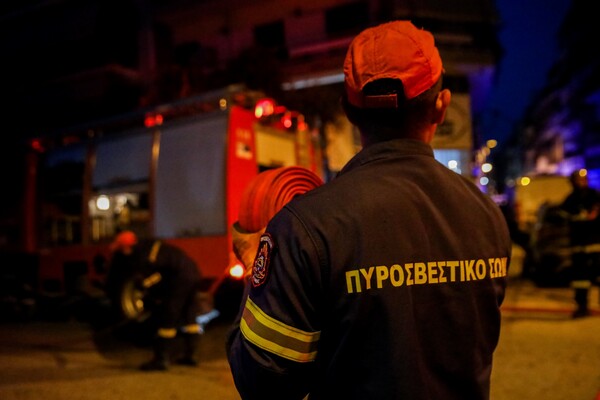 Φωτιά σε διαμέρισμα στο Παγκράτι - Εντοπίστηκε νεκρή 78χρονη