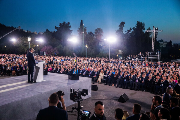 Η ομιλία Μητσοτάκη στο 15ο Συνέδριο της ΝΔ: Τα περιπολικά πρέπει να γίνουν και ταξί για να προστατεύσουν τον πολίτη