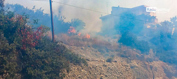 Φωτιά στο Λασίθι: Ένας εγκαυματίας σε σοβαρή κατάσταση - Ζημιές σε σπίτια