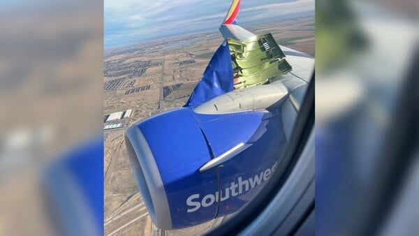 Υπό έρευνα ξανά η Boeing για την αναγκαστική προσγείωση και την αποκόλληση καλύμματος κινητήρα
