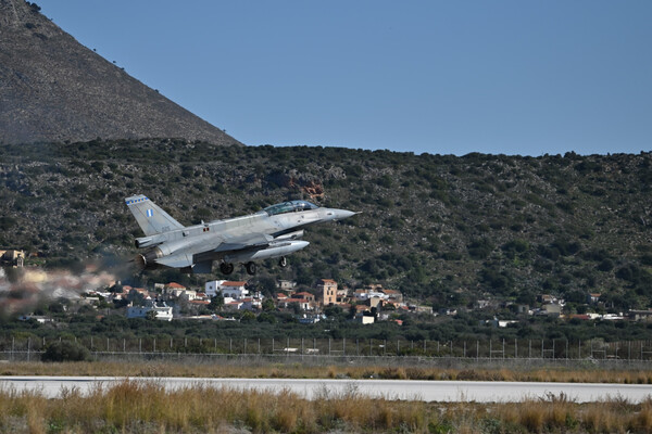 Δεν υπάρχει ζήτημα μεταφοράς ελληνικών F-16 στην Ουκρανία, λένε πηγές του υπουργείου Άμυνας