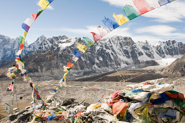 Ιμαλάια: Ξεκινά επιχείρηση απομάκρυνσης σκουπιδιών από το Έβερεστ