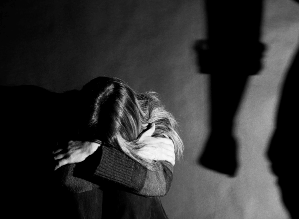 Ενδοοικογενειακή βία: Εξασφαλίστηκαν «safe houses» σε όλη την Επικράτεια