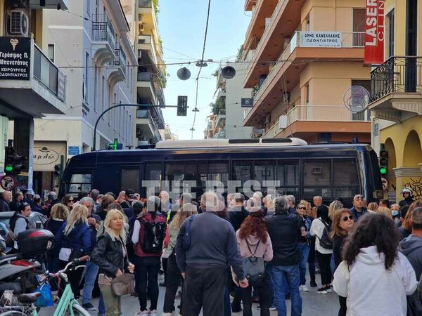 Πάτρα: Κινητοποιήσεις από συμβασιούχους που ζητούν ανανέωση συμβάσεων από τον δήμο