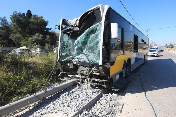 Τροχαίο με λεωφορείο του ΟΑΣΑ στα Λιόσια – Έξι τραυματίες