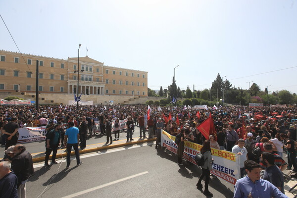 Απεργία ΓΣΣΕ: Σε εξέλιξη πορείες και συγκεντρώσεις – Αποκλεισμένο το κέντρο για τα οχήματα