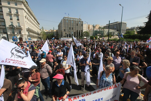 Απεργία ΓΣΣΕ: Σε εξέλιξη πορείες και συγκεντρώσεις – Αποκλεισμένο το κέντρο για τα οχήματα