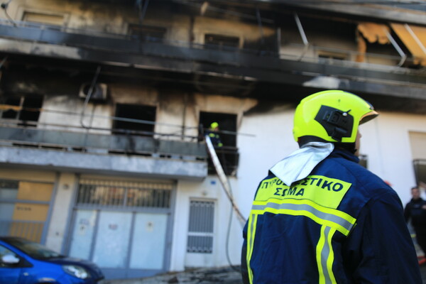 Φωτιά σε διαμέρισmα στη Ριζούπολη– Απεγκλωβίστηκαν έξι ένοικοι της πολυκατοικίας