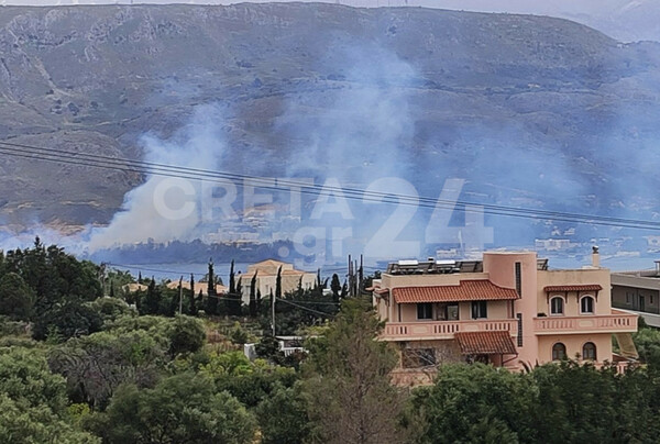 Χωρίς ενεργό μέτωπο η φωτιά στην Σούδα, σύμφωνα με την Πυροσβεστική 