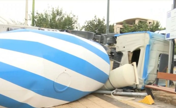 Χαϊδάρι: Καρέ καρέ η ανατροπή της νταλίκας