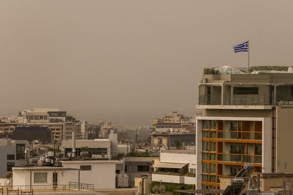 Καιρός: Φεύγει η αφρικανική σκόνη, έρχονται βροχές και πτώση της θερμοκρασίας 