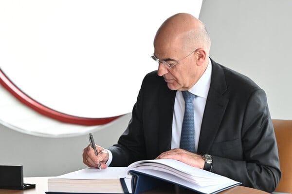 Δένδιας: Δεσμεύτηκαν δύο δισ. ευρώ για αντιαεροπορικό και anti-drone θόλο