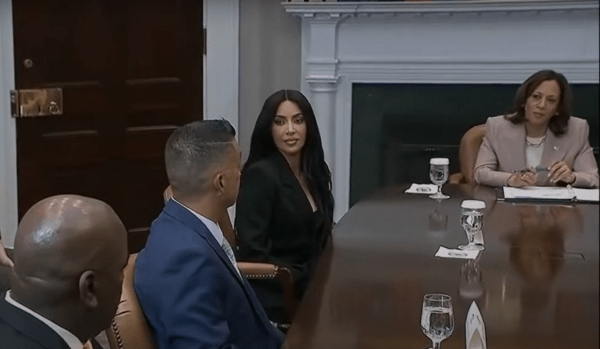 Η Κιμ Καρντάσιαν στο Λευκό Οίκο για να συζητήσει τις μεταρρυθμίσεις στην ποινική δικαιοσύνη